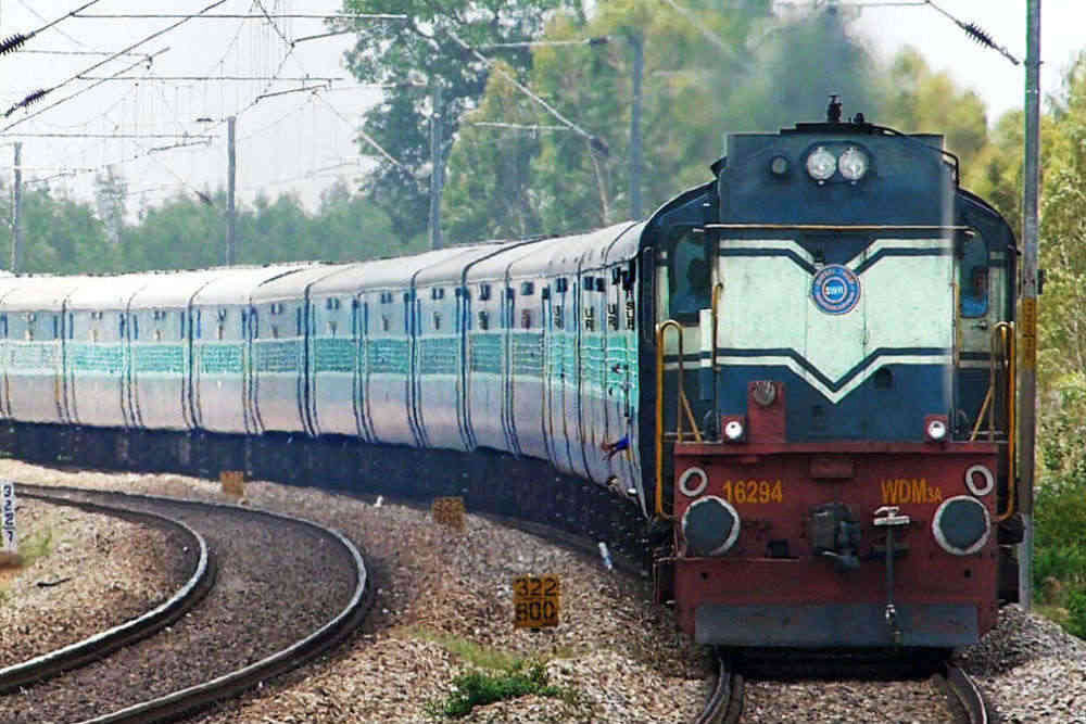 રેલવેને 10 વર્ષમાં કેમ સૌથી ઓછી આવક મળી છે ?
