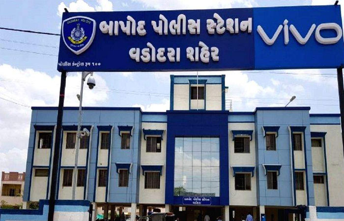 વડોદરામાં ખાનગી યુનિવર્સિટીની મહિલા એડવાઈઝરને ફોન પર બીભત્સ મેસેજ કરી હેરાન કરનારની સામે ગુનો દાખલ