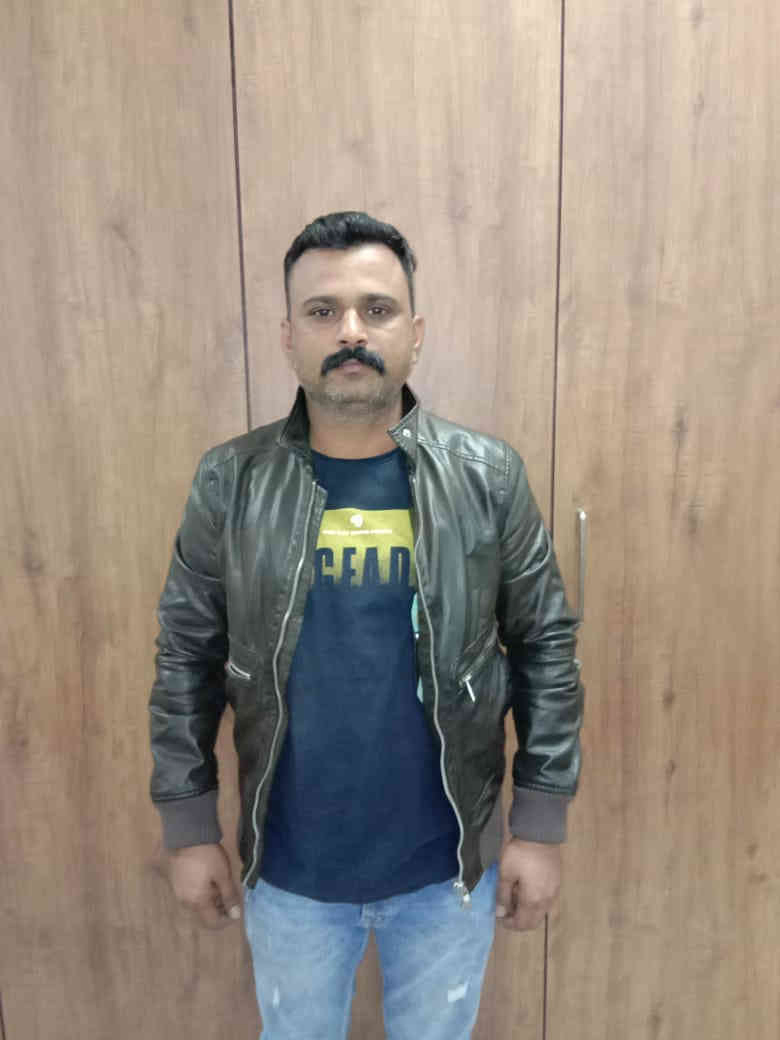 સરથાણાનો હે.કો. પકડાયેલી બાઇક પરત આપવાના બદલામાં લાંચ લેતા ઝડપાયો