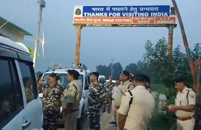 BIG NEWS | ભારતે નેપાળ સરહદ બંધ કરી, મૈત્રી બસ સેવા પણ સ્થગિત; ફસાયેલા ભારતીયોને કાઢવા પ્રયાસ તેજ