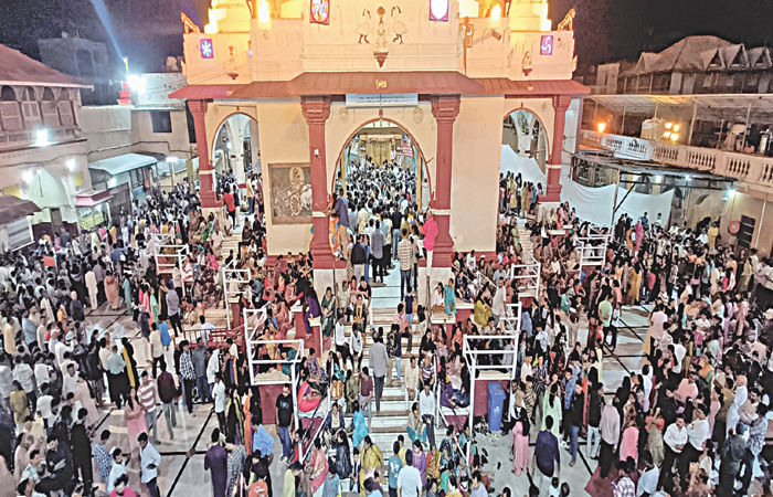 યાત્રાધામ ડાકોરમાં 10 લાખથી વધુ ભક્તોએ ઠાકોરજીના દર્શન કર્યા