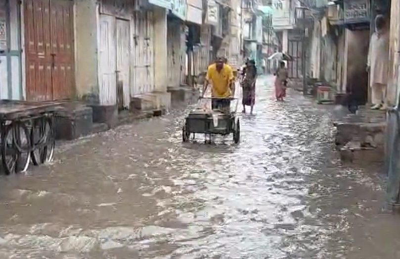 Mumbai reels under torrential rain for 4th day, waterlogging brings city to a halt