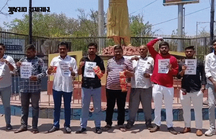 VIDEO| જામનગર: NEET પેપર લિક મુદ્દે 'ઝાલમુરી' વહેંચી અનોખો વિરોધ, AAPની વિદ્યાર્થી પાંખે આપી આંદોલનની ચીમકી