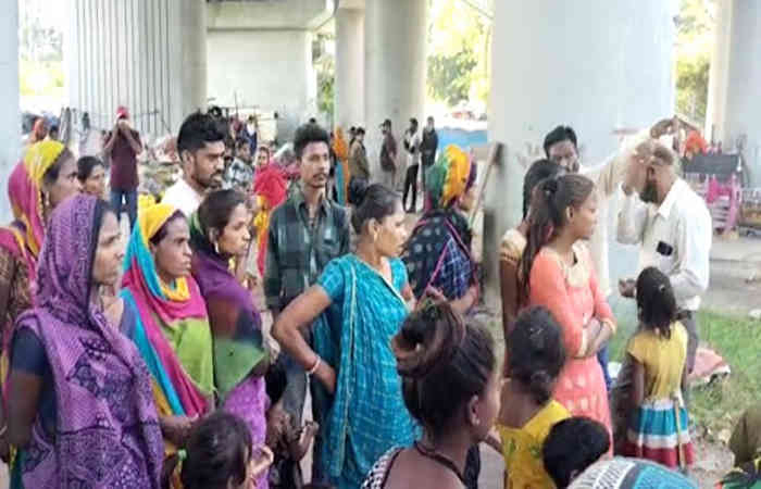 વડોદરા: રેન બસેરામાં જમવાનું બનાવવા પર પ્રતિબંધ હોવાથી ગરીબો દ્વારા વિરોધ