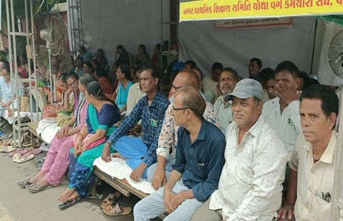 વડોદરા કોર્પોરેશનનું જનરલ બોર્ડ શિક્ષણ સમિતિના કર્મચારીઓને કાયમી કરવાનો પ્રશ્ન મંજૂર કરે તેવી માગણી