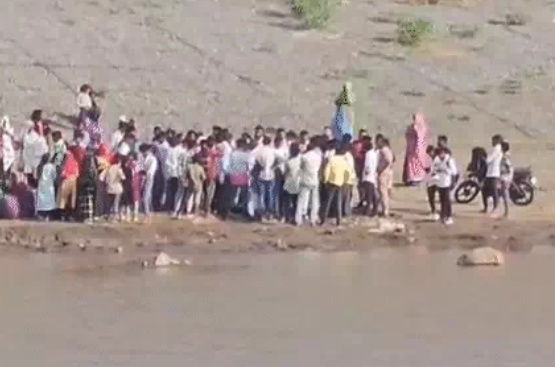 અંબાજીમાં તળાવમાં નહાવા પડેલા બે સગા ભાઈઓ સહિત 3 બાળકોના કરુણ મોત, કોન્ટ્રાક્ટર પર ગંભીર આરોપ