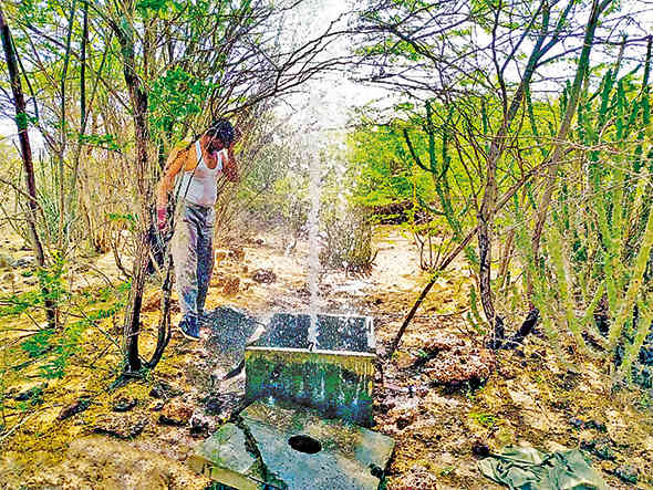 આણંદપર અને પલીવાડ ગામની સંયુક્ત પાણી લાઈનમા અવાર-નવાર ભંગાણ
