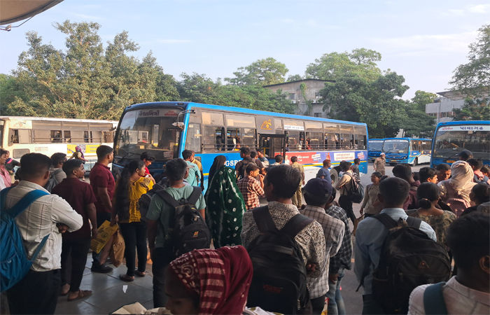 દિવાળી -છઠ્ઠ પૂજા પર્વે રેલવે /બસ સ્ટેશનો પર મુસાફરોની ભીડ