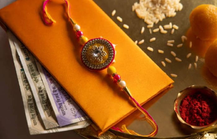 Raksha Bandhan 2022: જાણો રક્ષાબંધન પર રાખડી બાંધવાનુ શુભ મુહૂર્ત