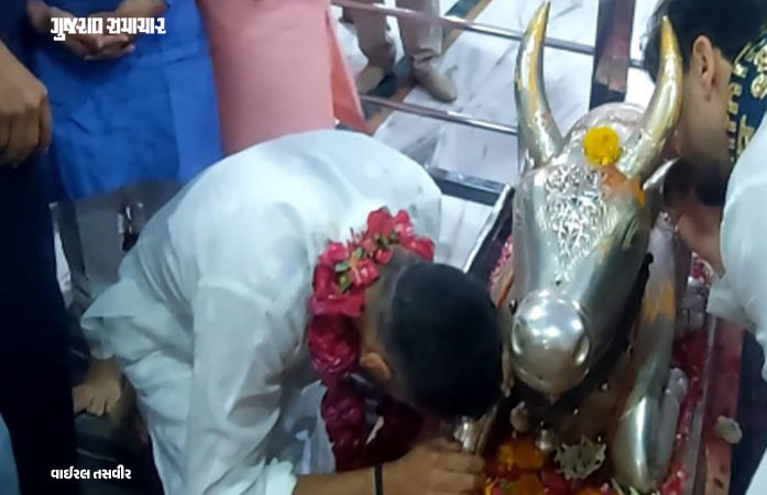 VIDEO: મહાકાલના દરબાર અક્ષય કુમાર અને ટાઈગર શ્રોફ, નંદીમાં કાનમાં મનોકામના માંગતી વખતે થઈ ચૂક