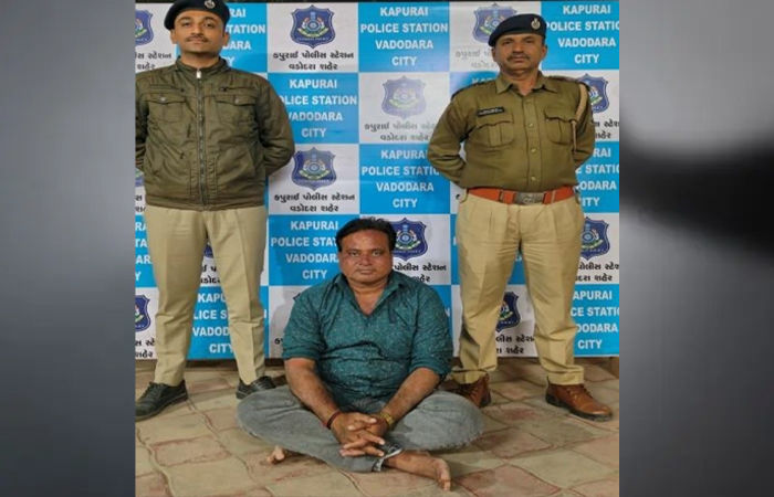 વડોદરા: ચાલુ ક્લાસમાં ડબલ મિનિંગ વાતો કરી વિદ્યાર્થીનીઓની છેડતી, 'લંપટ' શિક્ષક સામે પોક્સોનો ગુનો