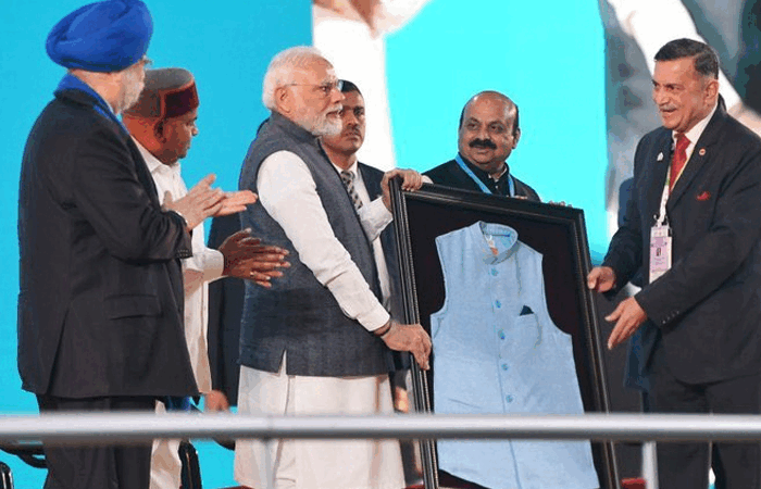 રિસાઈકલ પ્લાસ્ટિક બોટલથી બનેલી PM મોદીની આ જેકેટ બની ચર્ચાનો વિષય, સંસદમાં પહેરી