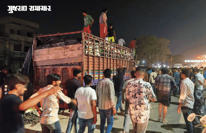 VIDEO: અમદાવાદમાં ગૌમાંસની અફવા બાદ હોબાળો, ટોળાની ટ્રકમાં તોડફોડ, તપાસમાં ભેંસનો ‘વેસ્ટ’ નીકળ્યો