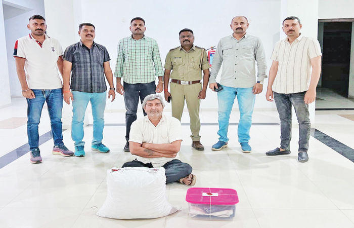 ધોળકાના ચલોડા ગામે ૫.૩૨૦ કિલો પોશડોડા સાથે આધેડ પકડાયો
