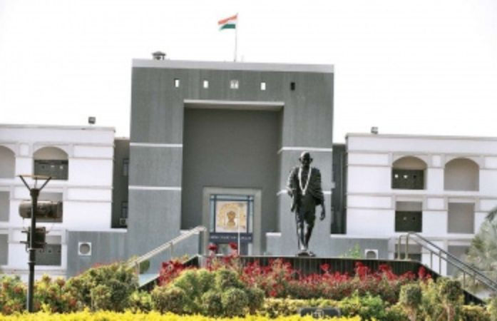 અમદાવાદમાં પ્રતિબંધ છતાં ભારે વાહનો પરમિટ વગર કેમ દોડે છે? ગુજરાત હાઈકોર્ટ લાલઘૂમ