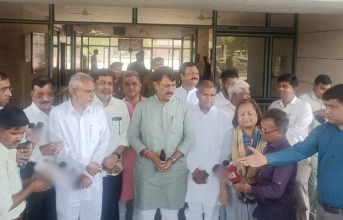 Gujarat Cong meets Chief Electoral Officer over election malpractices