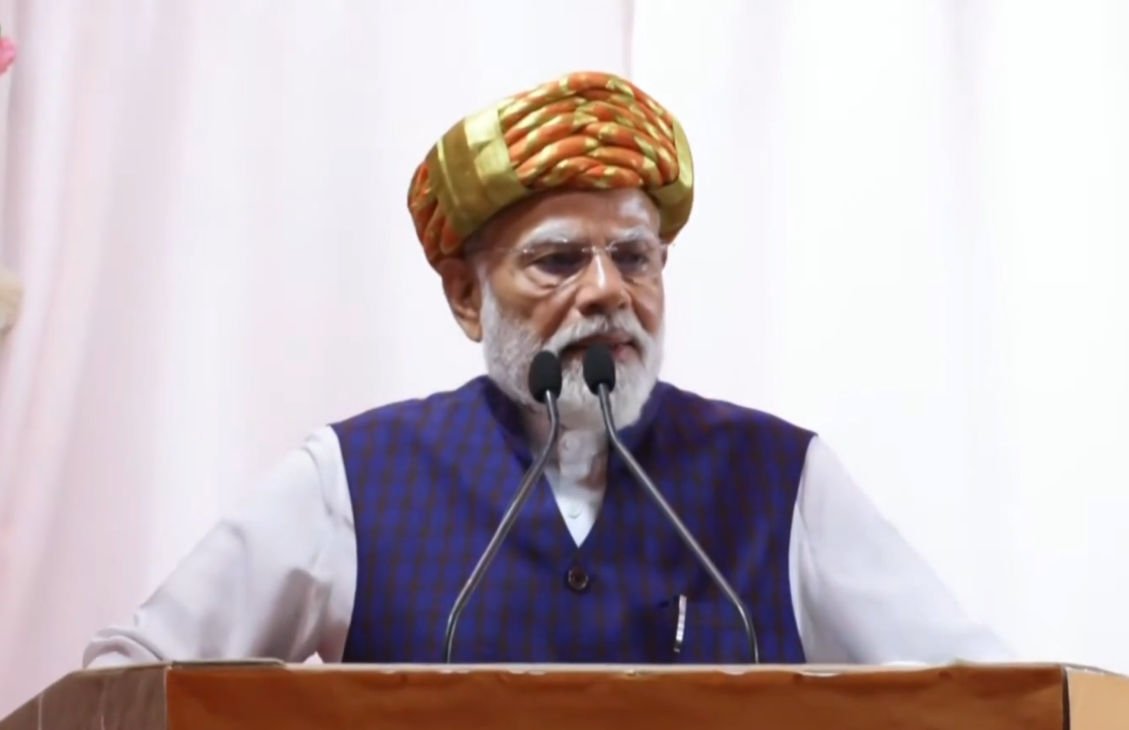 'બંગાળમાં પરિવર્તન આવ્યું એટલે દેશના લોકોને હાશકારો થયો', જામનગરમાં હાલારી પાઘડી પહેરી PM મોદીનું સંબોધન
