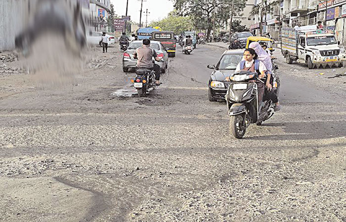 સુરેન્દ્રનગરમાં રિવરફ્રન્ટ પર ખાડાઓથી વાહન ચાલકો ત્રાહિમામ