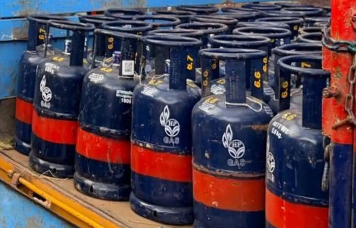 LPG સંકટનો તોડ શોધ્યો સરકારે, 5 KGવાળા સિલિન્ડરનો સપ્લાય વધાર્યો, ID બતાવો અને લઈ જાઓ