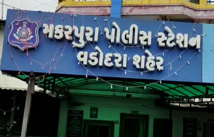 પાલતુ કુતરા પર કાર ચડાવી મારી નાખતા સોસાયટીના રહીશ સામે ગુનો દાખલ