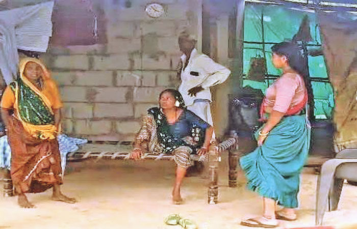 બાવળાના બલદાણામાં મહિલાના કાન કાપી તસ્કરો સોનાની કડી ચોરી ગયો