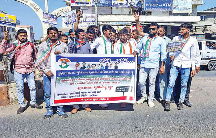 પરીક્ષા રદ કરવા મુદ્દે તલોદમાં યુથ કોંગ્રેસનું વિરોધ પ્રદર્શન