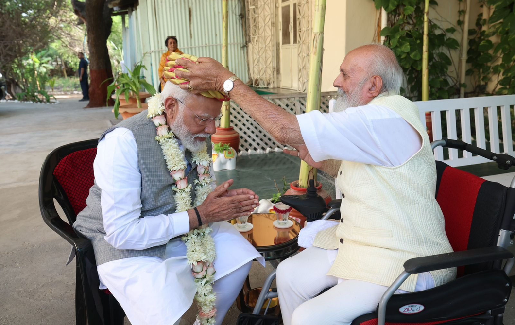 PM meets Jam Saheb, Kshatriyas continue stir