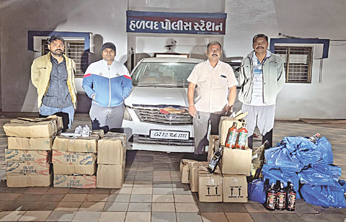 ચરાડવા-દેવળિયા રોડ પર કારમાંથી રૃ 3.98 લાખનો દારૃ ઝડપાયો