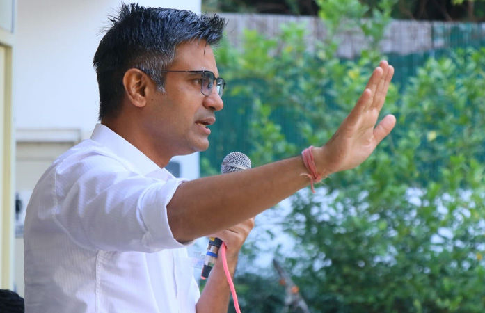 VIDEO: AAPના બળવાખોર સાંસદ સંદીપ પાઠક ધરપકડથી બચવા પાછલા બારણેથી રવાના!