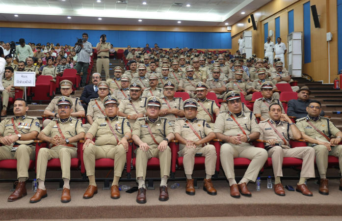 ગુજરાત પોલીસના 118 પોલીસ કર્મીઓને ચંદ્રક એનાયત, ઉત્કૃષ્ટ સેવા બદલ કરાયું સન્માન
