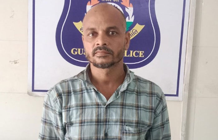 વડોદરામાં કાળકા માતાના મંદિર પાસે ગૌવંશના હાડકા અને માસ ફેંકી જનારા બે વિધર્મી ઝડપાયા