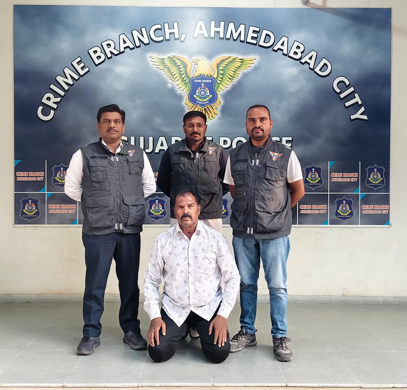 અમદાવાદ : રાધીકા જીમખાના કેસમાં પેરોલ જમ્પ કરી ફરાર થઇ જનાર શુટર ઝડપાયો