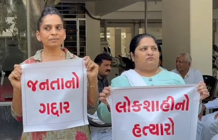 સુરત : ફોર્મ રદ થયા બાદ કોંગ્રેસ ઉમેદવાર નિલેશ કુંભાણી એકાએક ગાયબ, કોંગ્રેસ કાર્યકરોએ ઘરે પહોંચી કર્યો હોબાળો