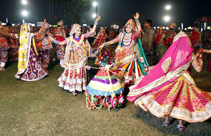 આયોજકોનું ટેન્શન વધ્યું, ગરબા ગ્રાઉન્ડ પાણીમાં ગરકાવ, વરસાદની આગાહીથી ખેલૈયાઓ ચિંતામાં