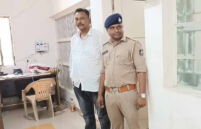 કોંગ્રેસી કાઉન્સિલર આશિષ જોષીની અમદાવાદથી  ધરપકડ, ૧ દિવસના રિમાન્ડ