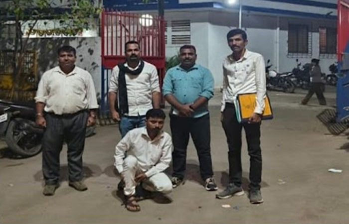 કાલાવડ ટાઉન પોલીસ સ્ટેશનના 15 વર્ષ પહેલાના ઘર ફોડ ચોરીના ગુનાના ફરારી આરોપીને મુંબઈના ભાયંદરમાંથી ઝડપી લેવાયો