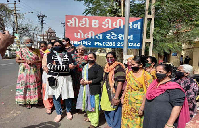જામનગરમાં ઇન્દિરા સોસાયટી વિસ્તારમાં વાહન અને મોબાઇલ ચોરી તેમજ વાહન સળગાવવાની ઘટનાથી સ્થાનિકો ભયભીત