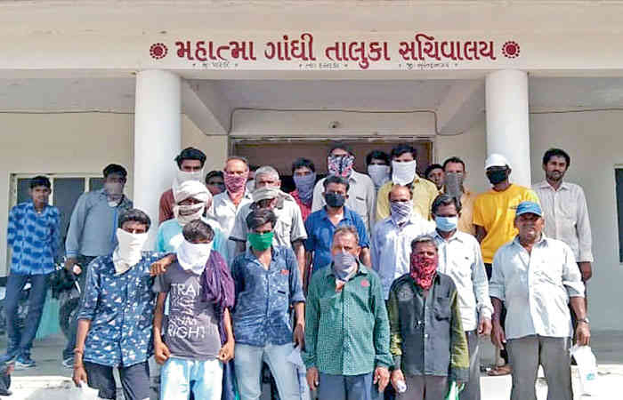 મનરેગા યોજના હેઠળ પાટડીમાં માત્ર 17 જોબકાર્ડ ધારકોને કામ મળતા રોષ