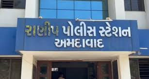 રાણીપમાં રાત્રે દુકાનદારના ગળા પર છરી મુકીને વકરા-બચતની લૂંટ
