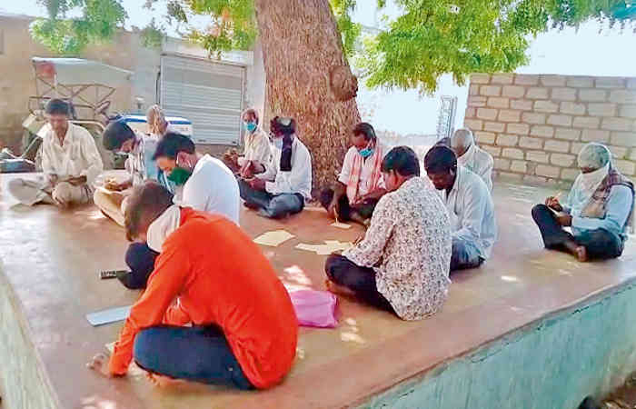સસ્તા અનાજની દુકાનના સંચાલકને તાત્કાલિક હટાવવા લોકોની માગણી