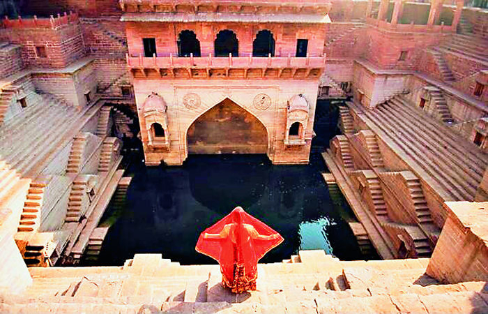 રે મારા પાદરની સુકાતી વાવ .