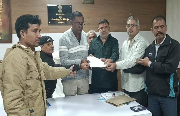 થાનમાં 2 વર્ષ પહેલા શરૃ કરેલું રેલવે અંડરપાસનું કામ બંધ કરતા હાલાકી