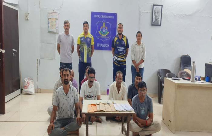 જંબુસર, ભરૂચ તથા અંકલેશ્વરમાં જુગાર રમતા  25 ઝડપાયા , રૂ. 6.05 લાખની મત્તા જપ્ત