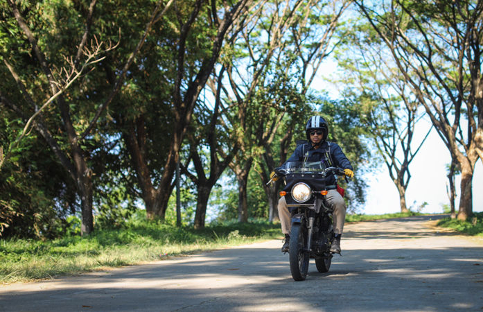 શું ચંપલ પહેરીને બાઈક ચલાવીએ તો દંડ થાય? જાણો  Motor Vehicle Act શું કહે છે