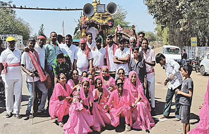 ડાકોરના ઠાકોરના દર્શનાર્થે પદયાત્રીઓનું ઘોડાપુર : તમામ માર્ગો રણછોડમય બન્યા