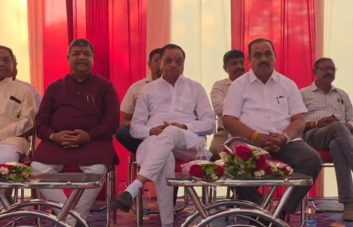નસવાડીમાં જી.બી. સોલંકીનું ભવ્ય સન્માન, 6 બેઠકો બિનહરીફ થવાનો હુંકાર