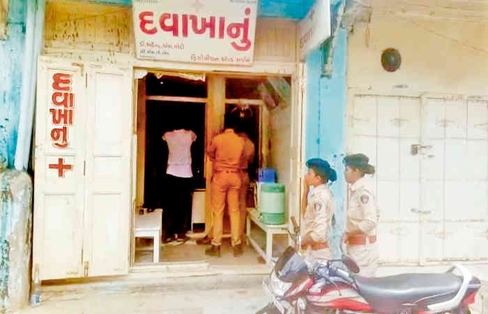 પાલનપુર : સમીના દવાખાનામાં પોલીસ અને આરોગ્યની ટીમો દ્વારા તપાસનો ધમધમાટ