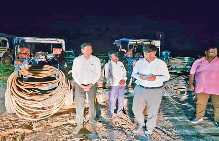 ભેટ અને જામવાળી ગામોમાં ગેરકાયદે કાર્બોસેલ, સફેદ માટીનું ખનન ઝડપાયું