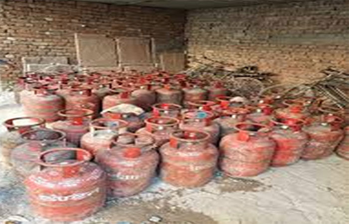 જેતપુરમાં ટેક્સટાઇલ મિલમાંથી 93 LPG સિલિન્ડર કબજે