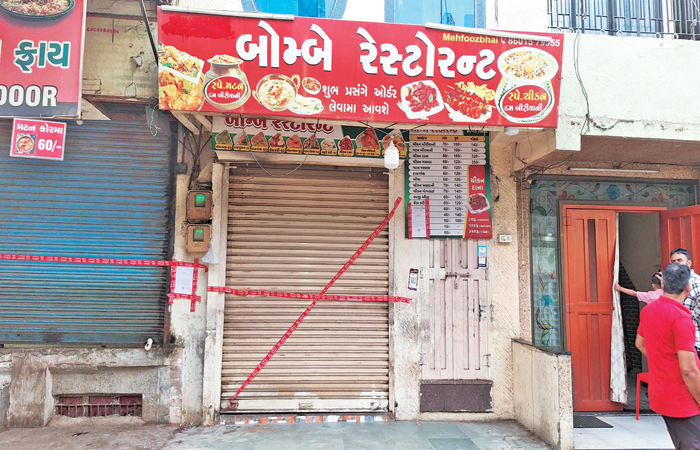 આણંદ શહેરમાં ગુજરાતી ચોકમાં નોનવેજની 8 દુકાનો સીલ